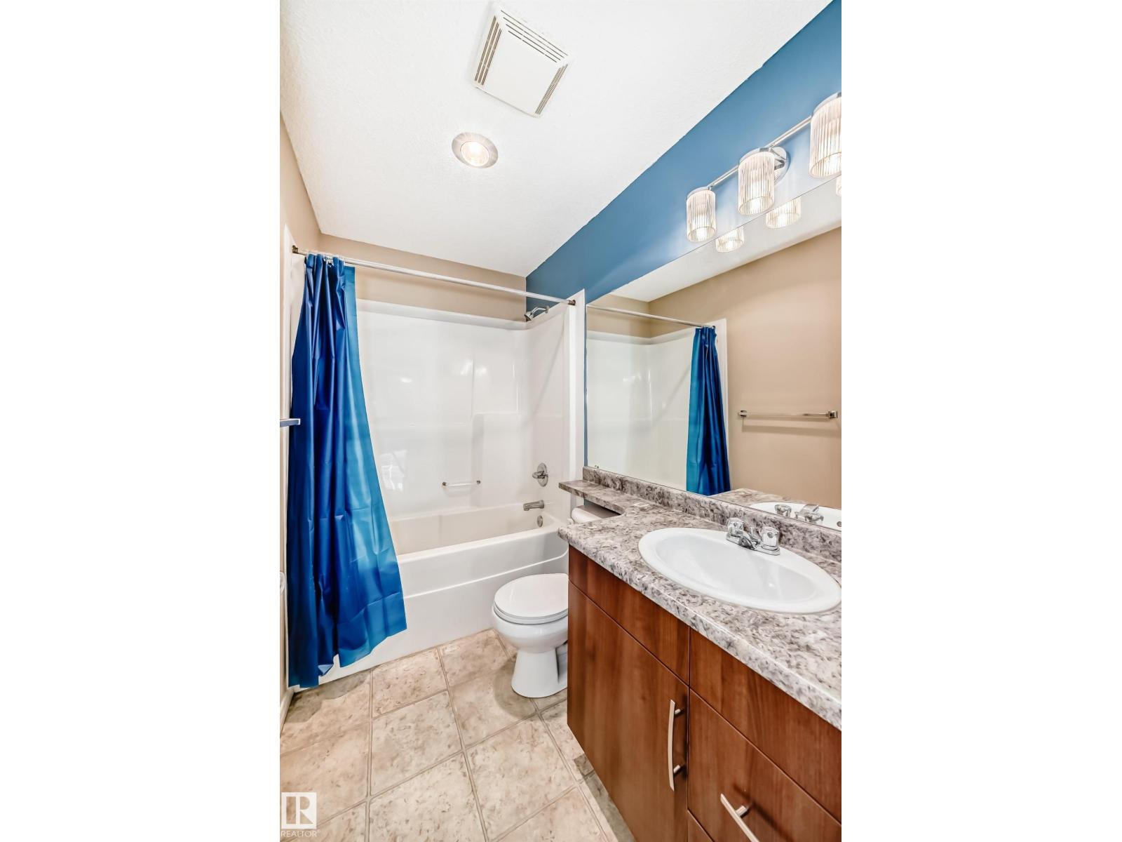 #4 5102 30 Av Property Photo 17