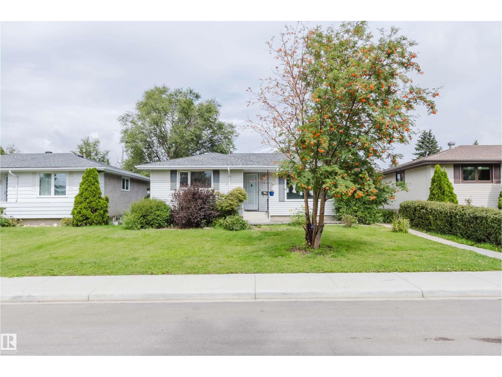 11420 46 AV NW Property Photo 1