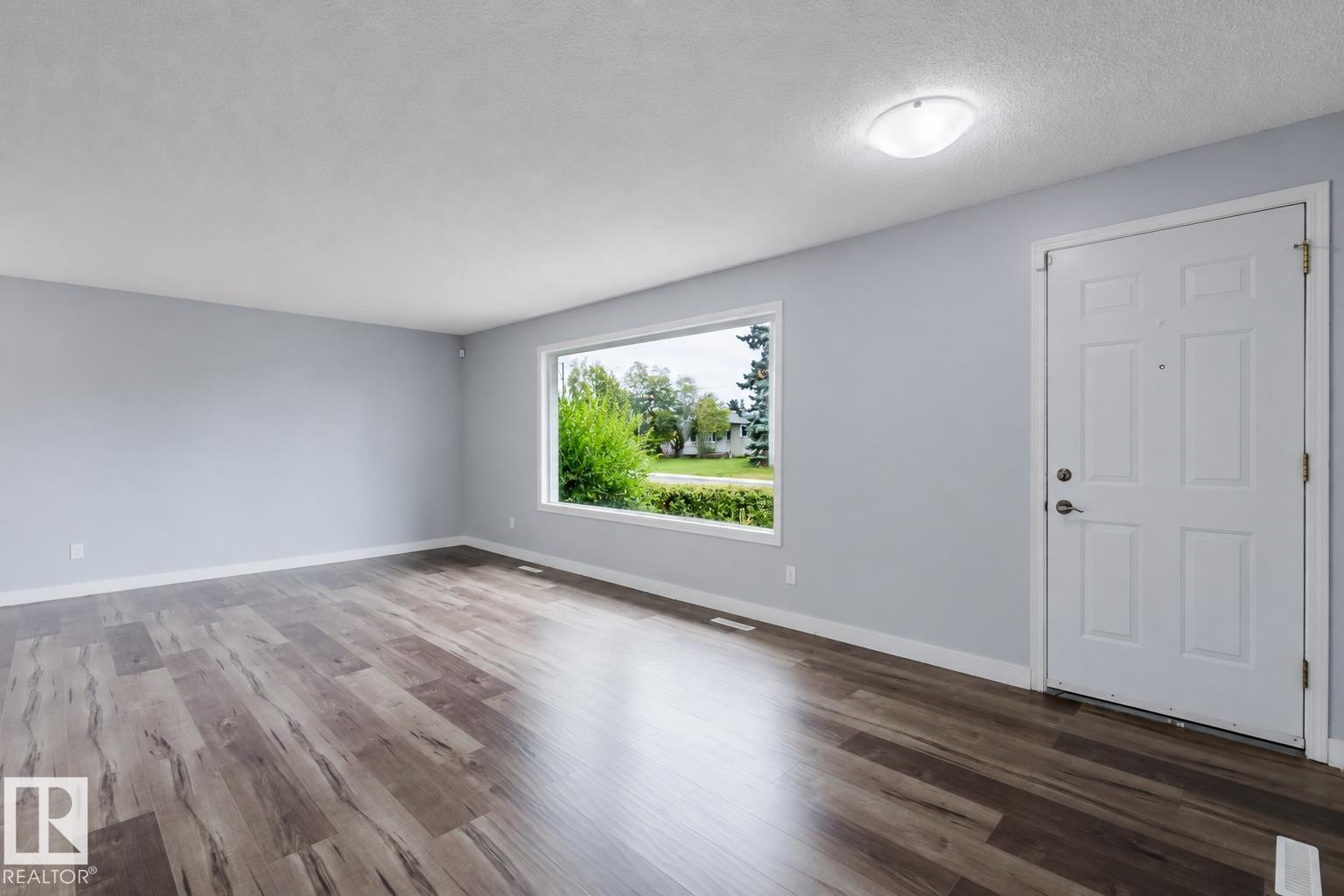 11420 46 Av Nw Property Photo 5