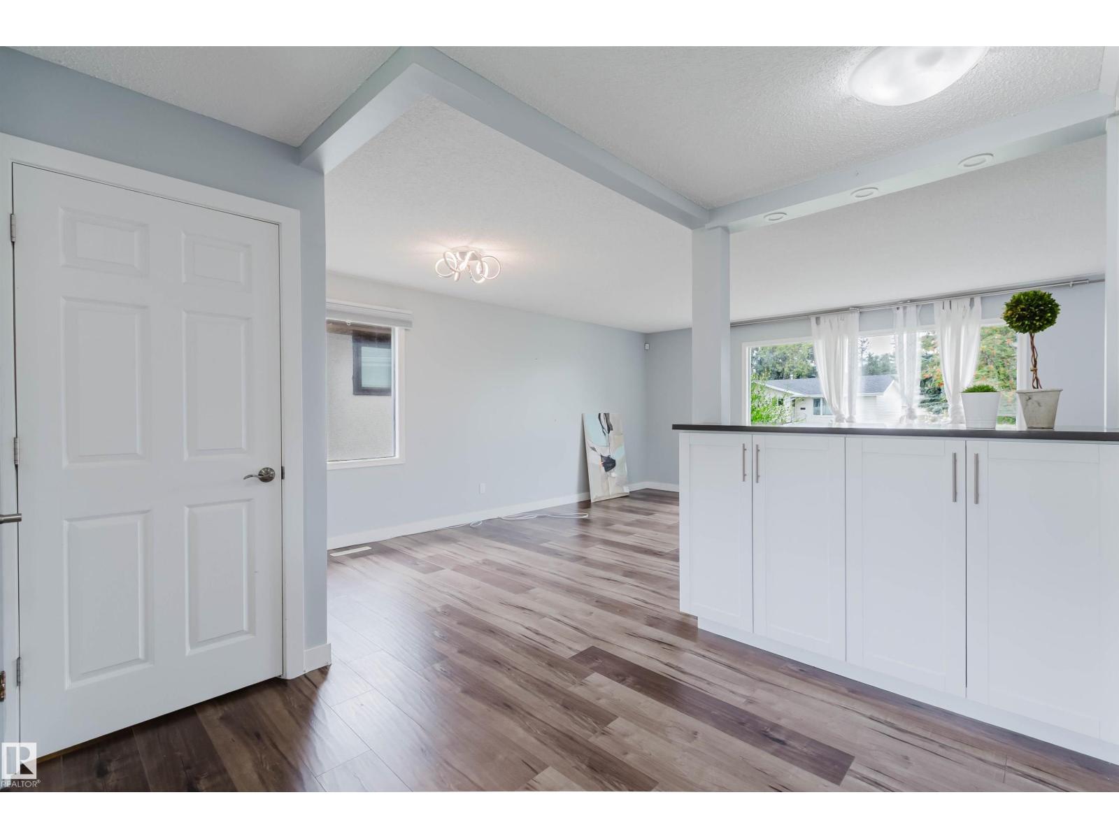11420 46 Av Nw Property Photo 11