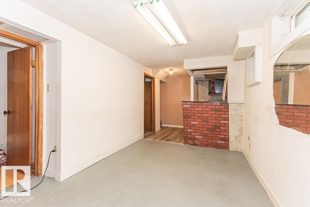 #5 14205 82 St Nw Property Photo 18