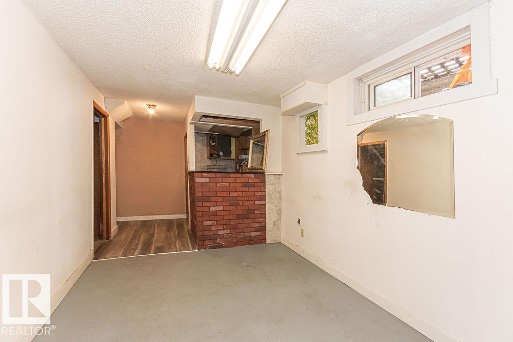 #5 14205 82 St Nw Property Photo 19