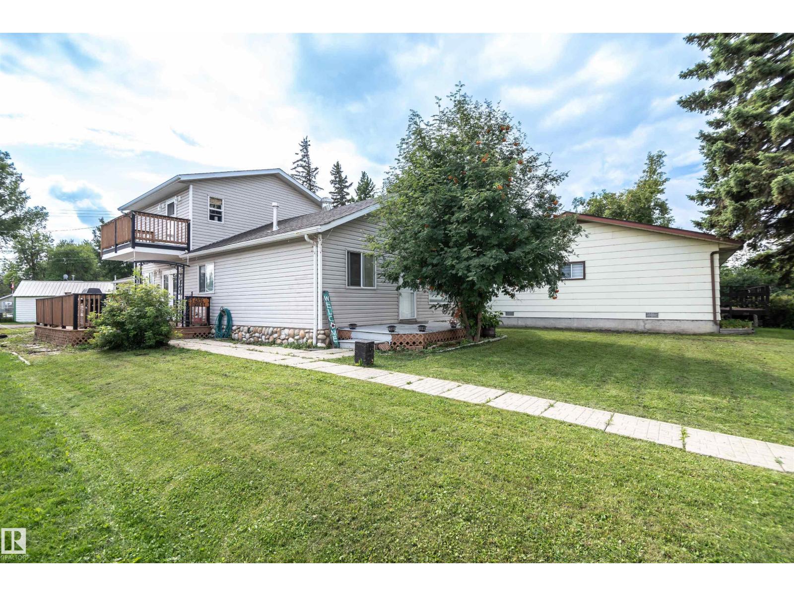 4824 50A ST Property Photo 1