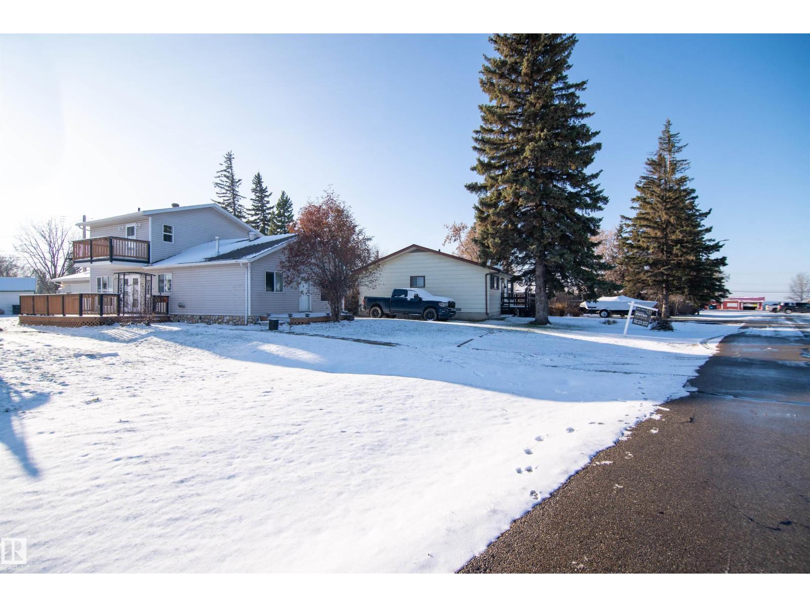 4824 50a St Property Photo 2