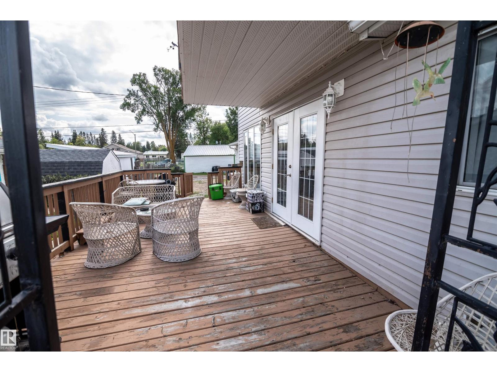 4824 50a St Property Photo 3