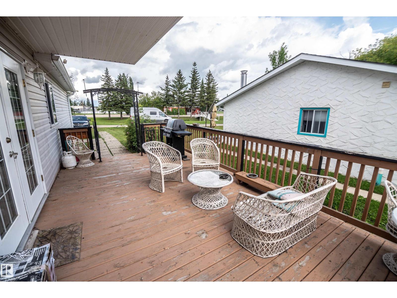 4824 50a St Property Photo 5