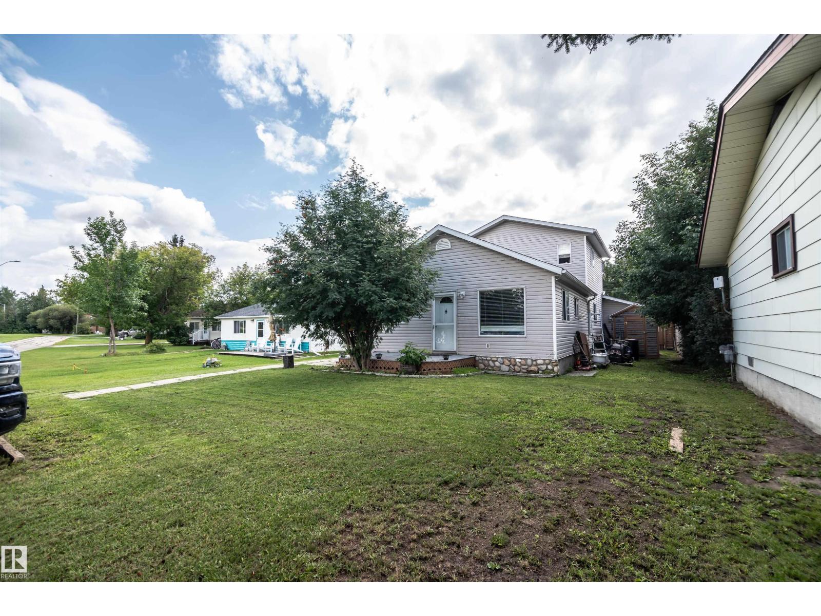 4824 50a St Property Photo 8