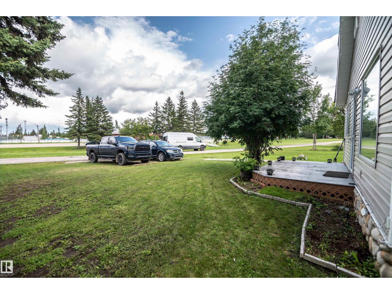 4824 50a St Property Photo 10