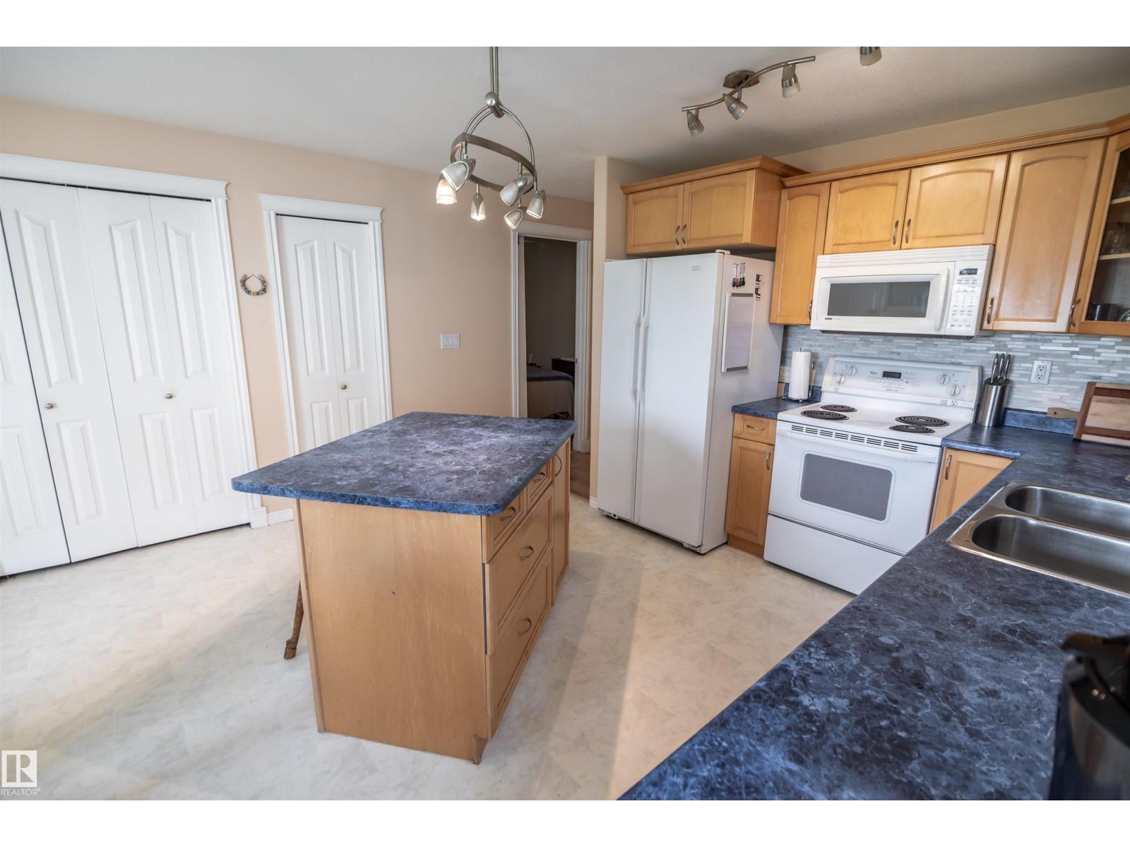 4824 50a St Property Photo 14