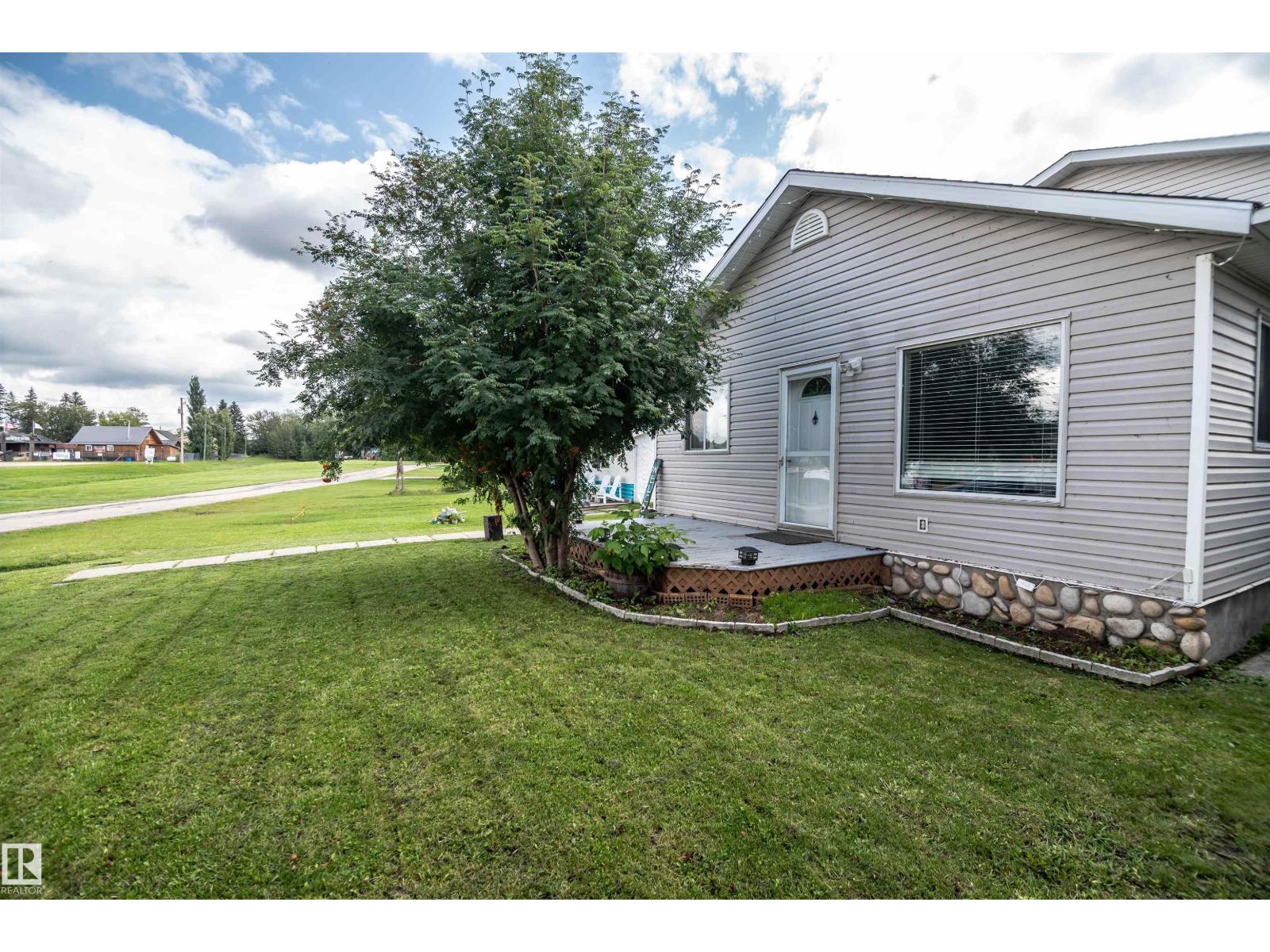 4824 50a St Property Photo 32