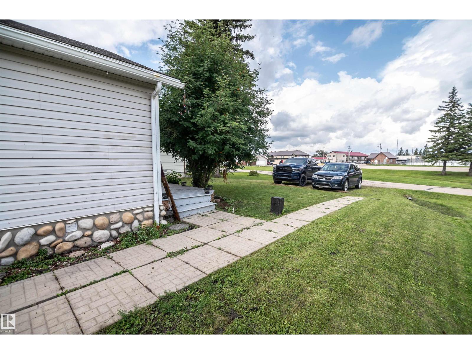 4824 50a St Property Photo 42