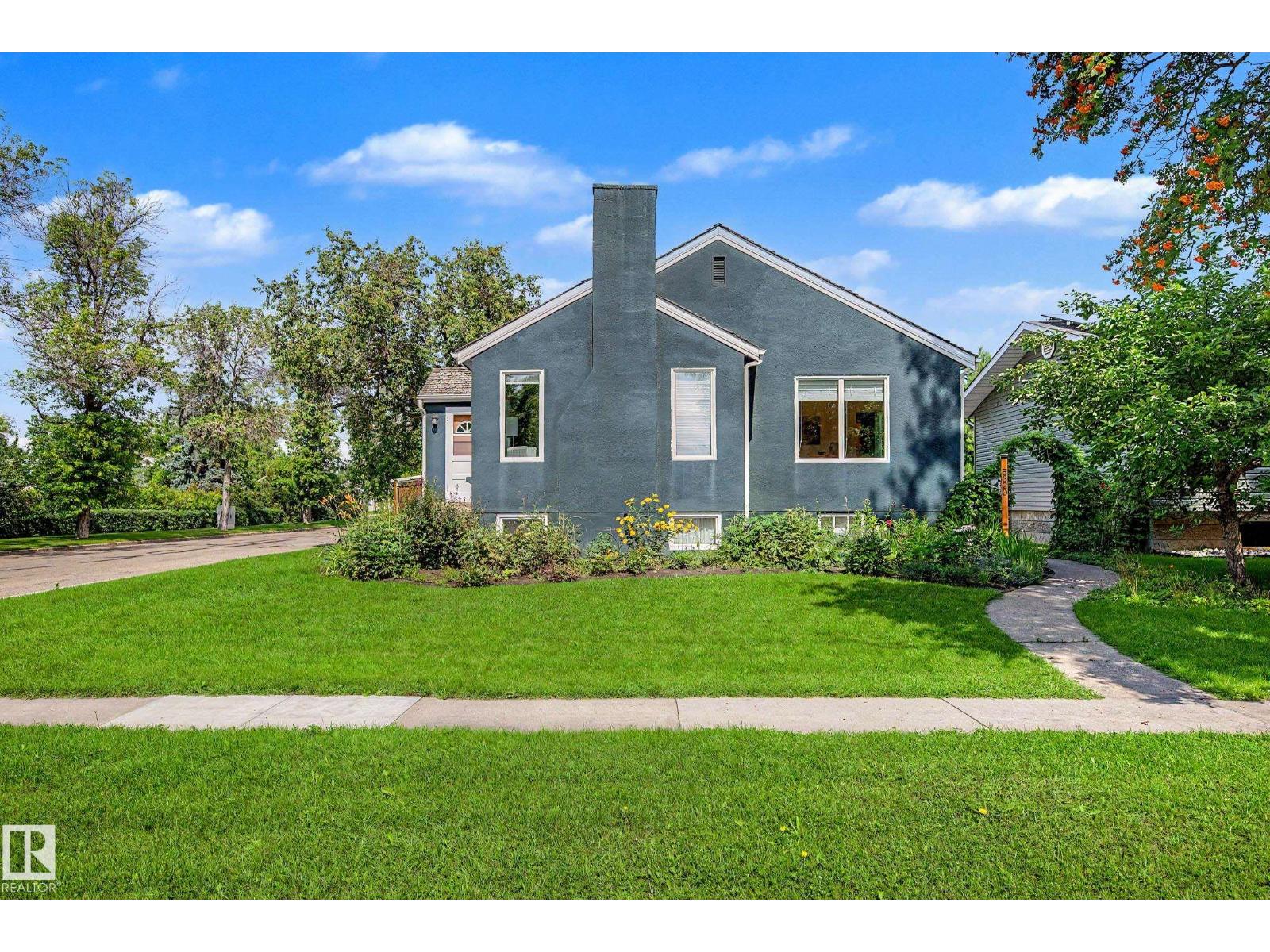 5320 49 Av Property Photo 5