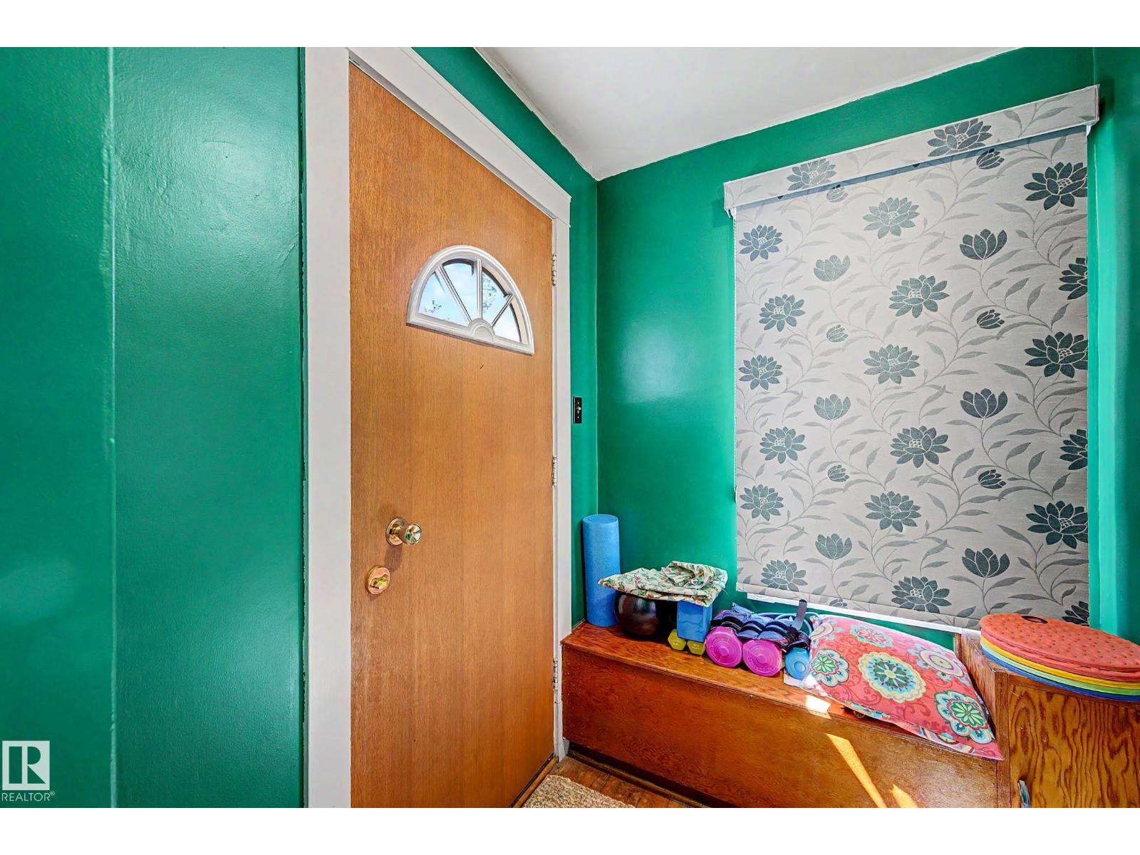 5320 49 Av Property Photo 6