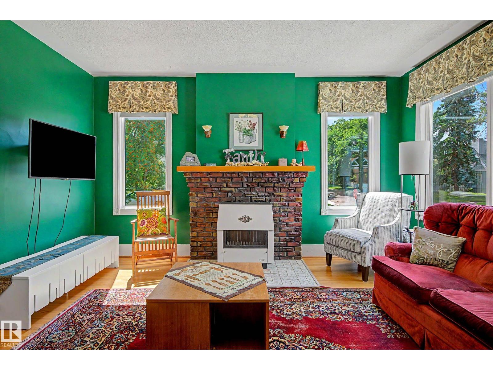 5320 49 Av Property Photo 8