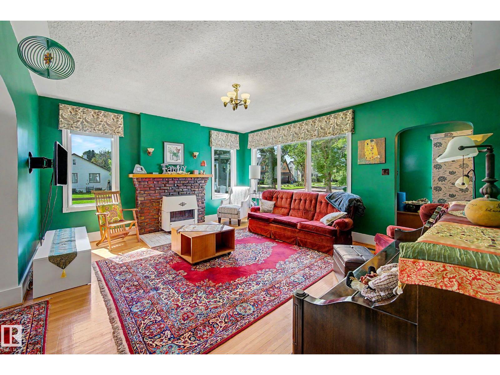 5320 49 Av Property Photo 9