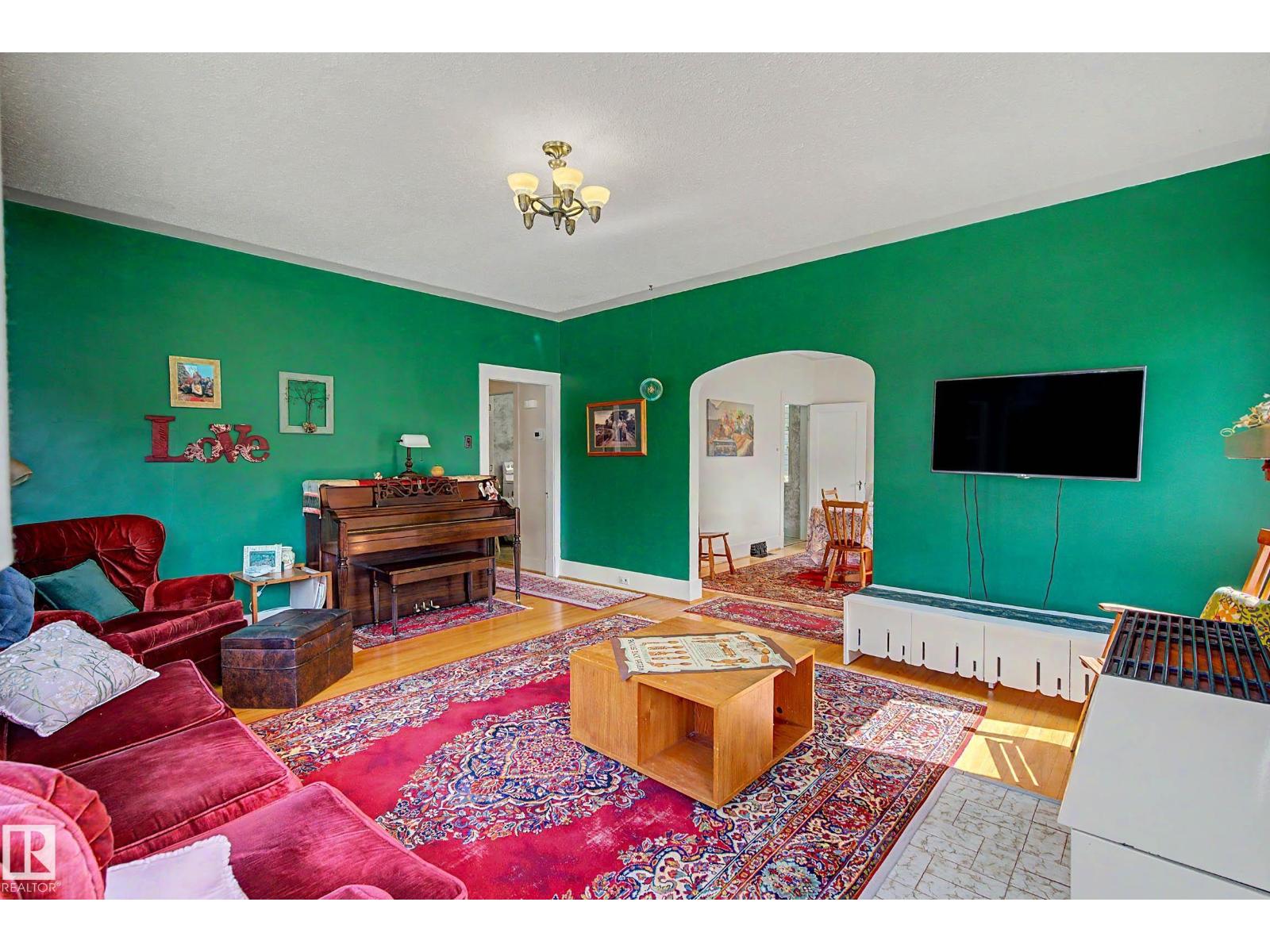 5320 49 Av Property Photo 10