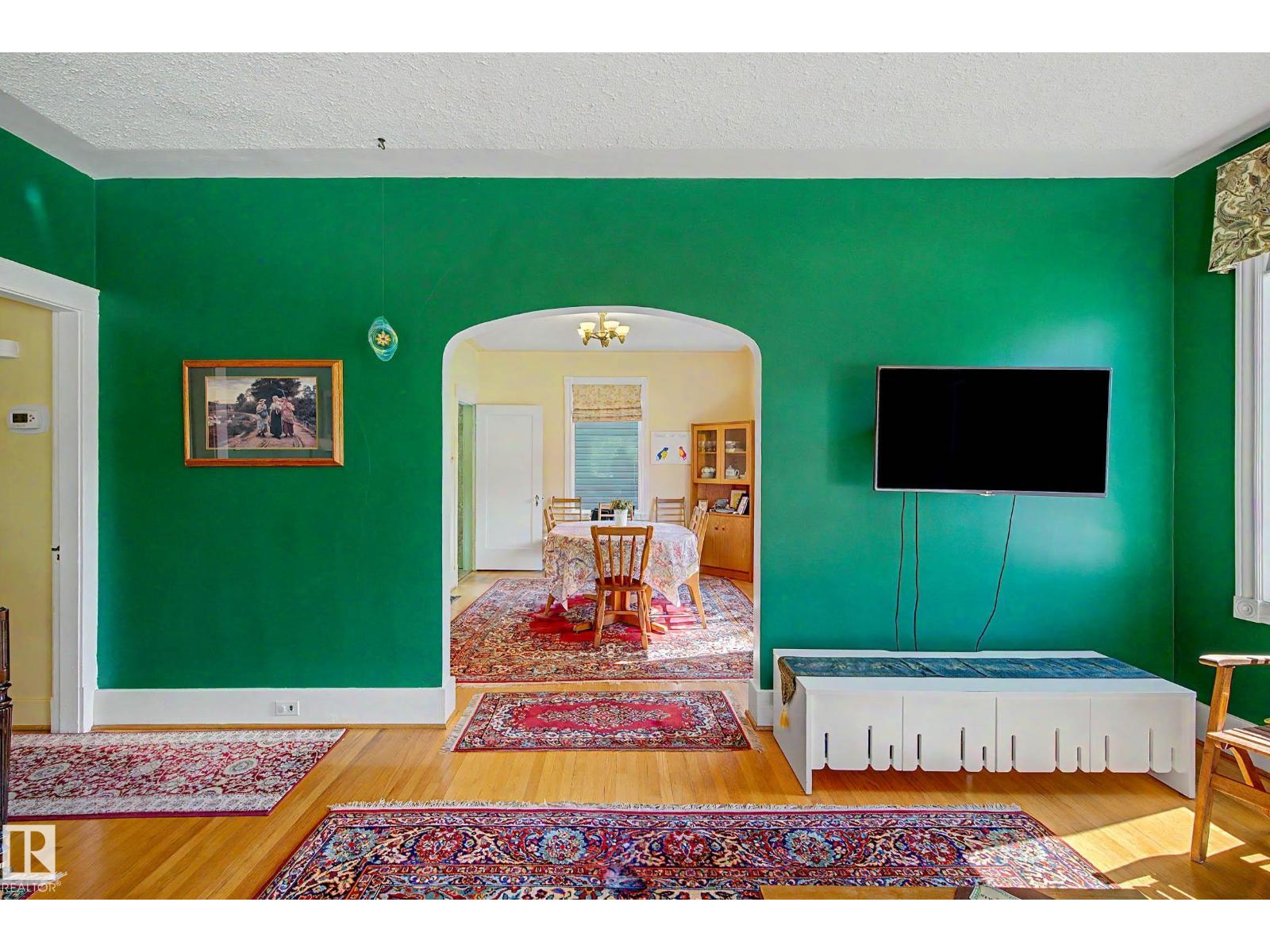 5320 49 Av Property Photo 11