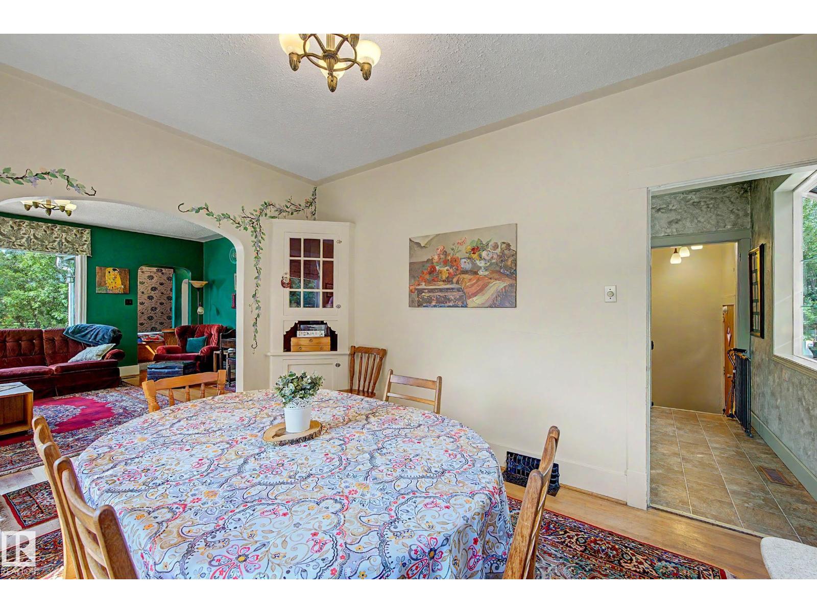 5320 49 Av Property Photo 13