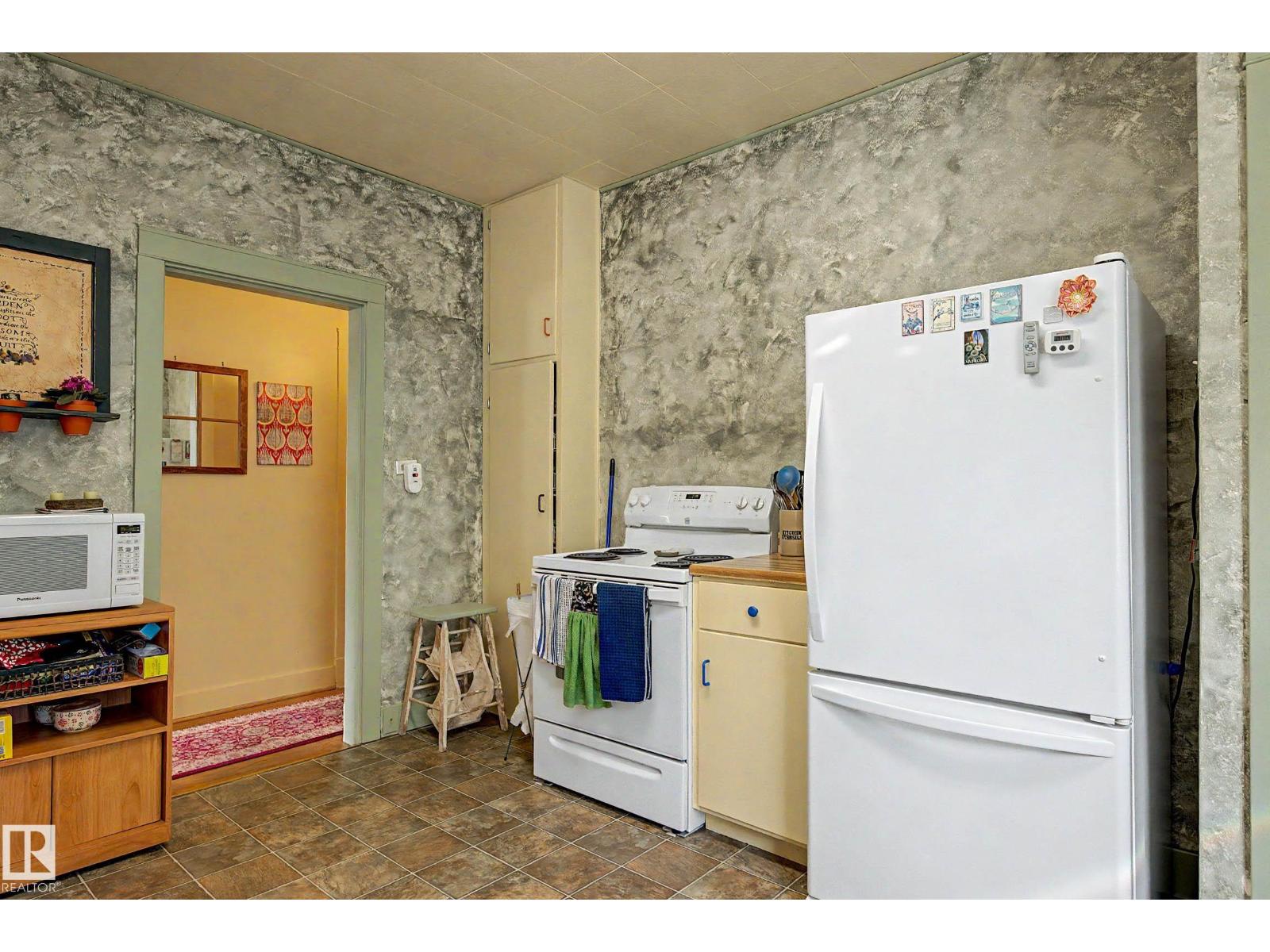 5320 49 Av Property Photo 17