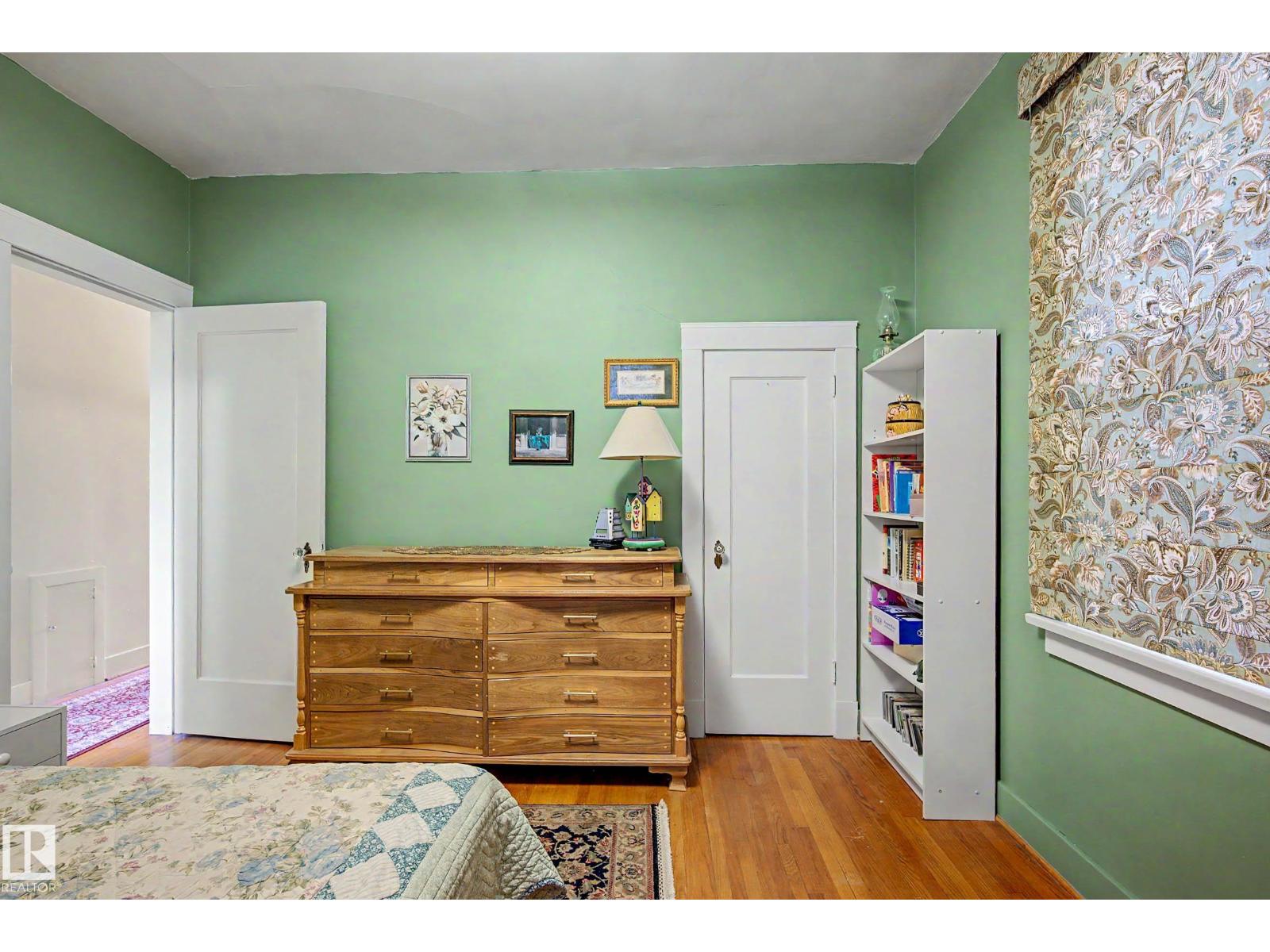 5320 49 Av Property Photo 24