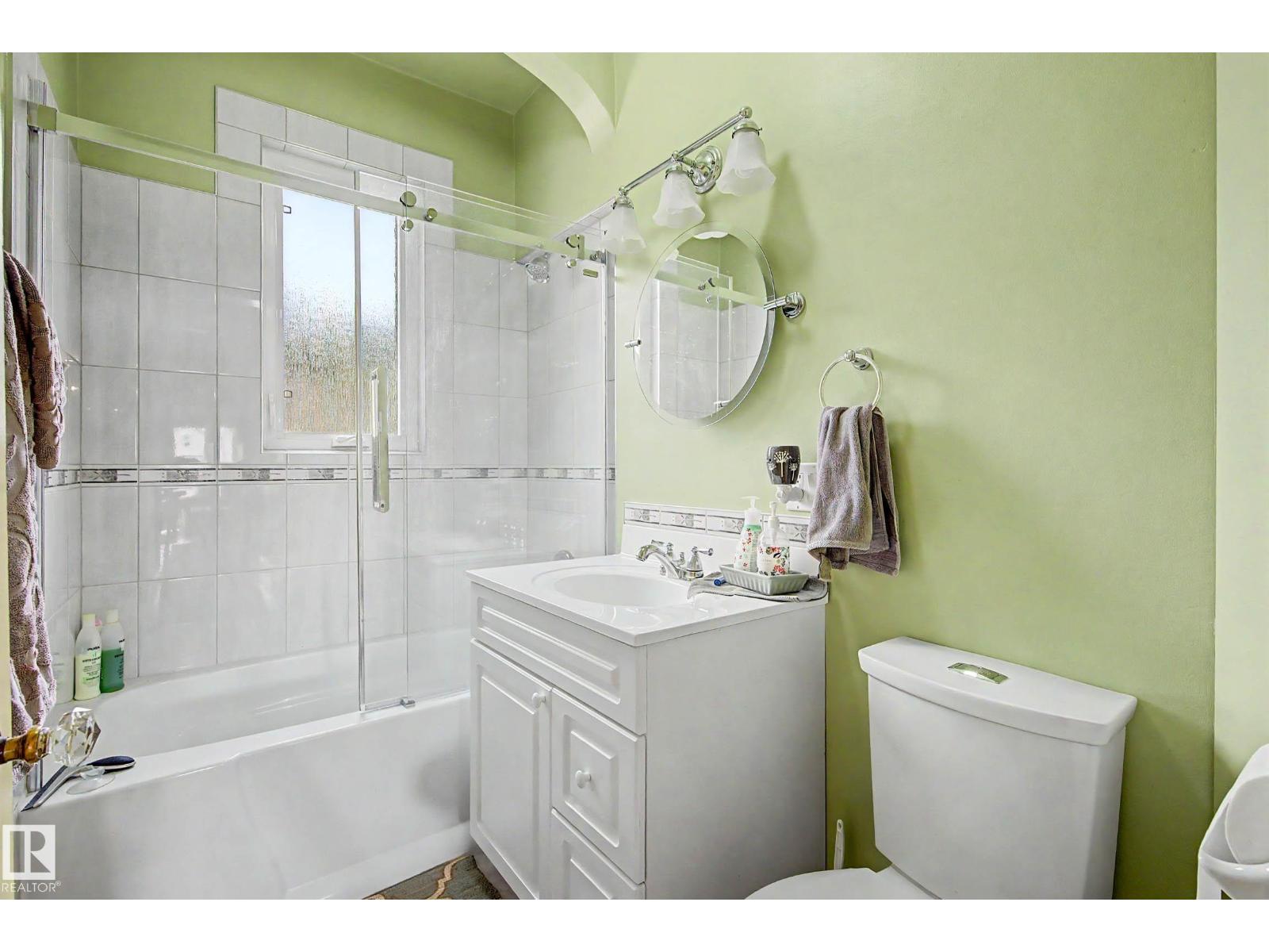 5320 49 Av Property Photo 25
