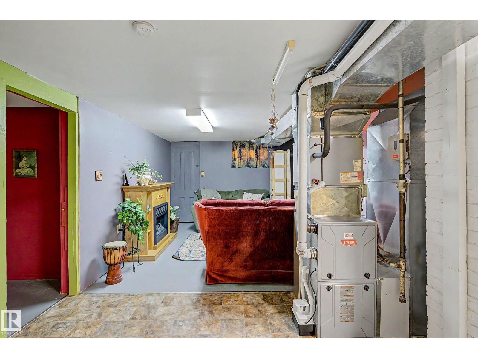5320 49 Av Property Photo 32