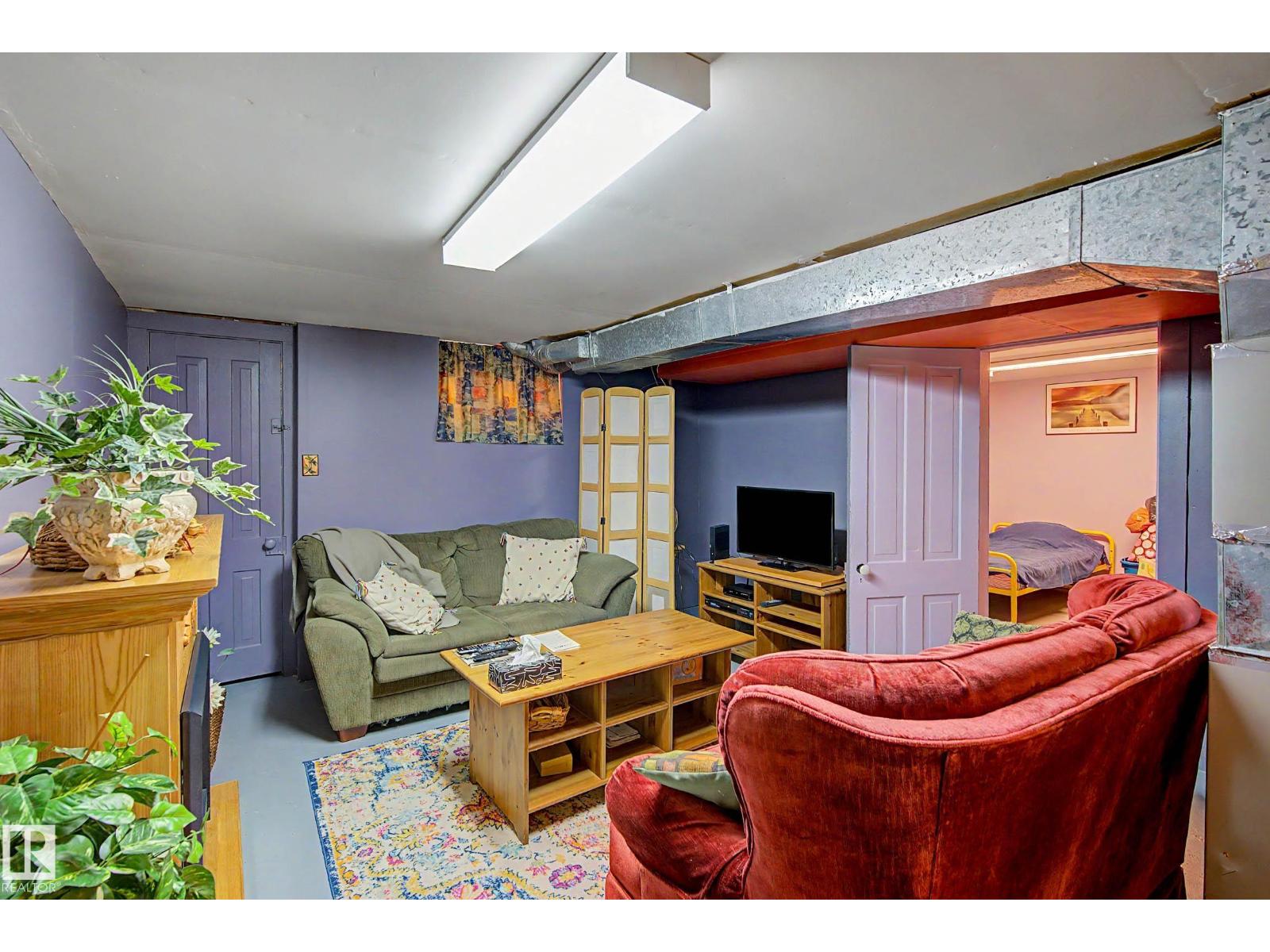 5320 49 Av Property Photo 33