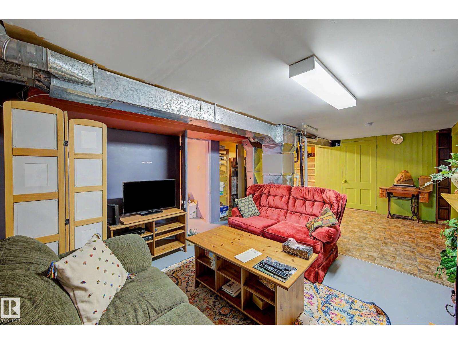 5320 49 Av Property Photo 34
