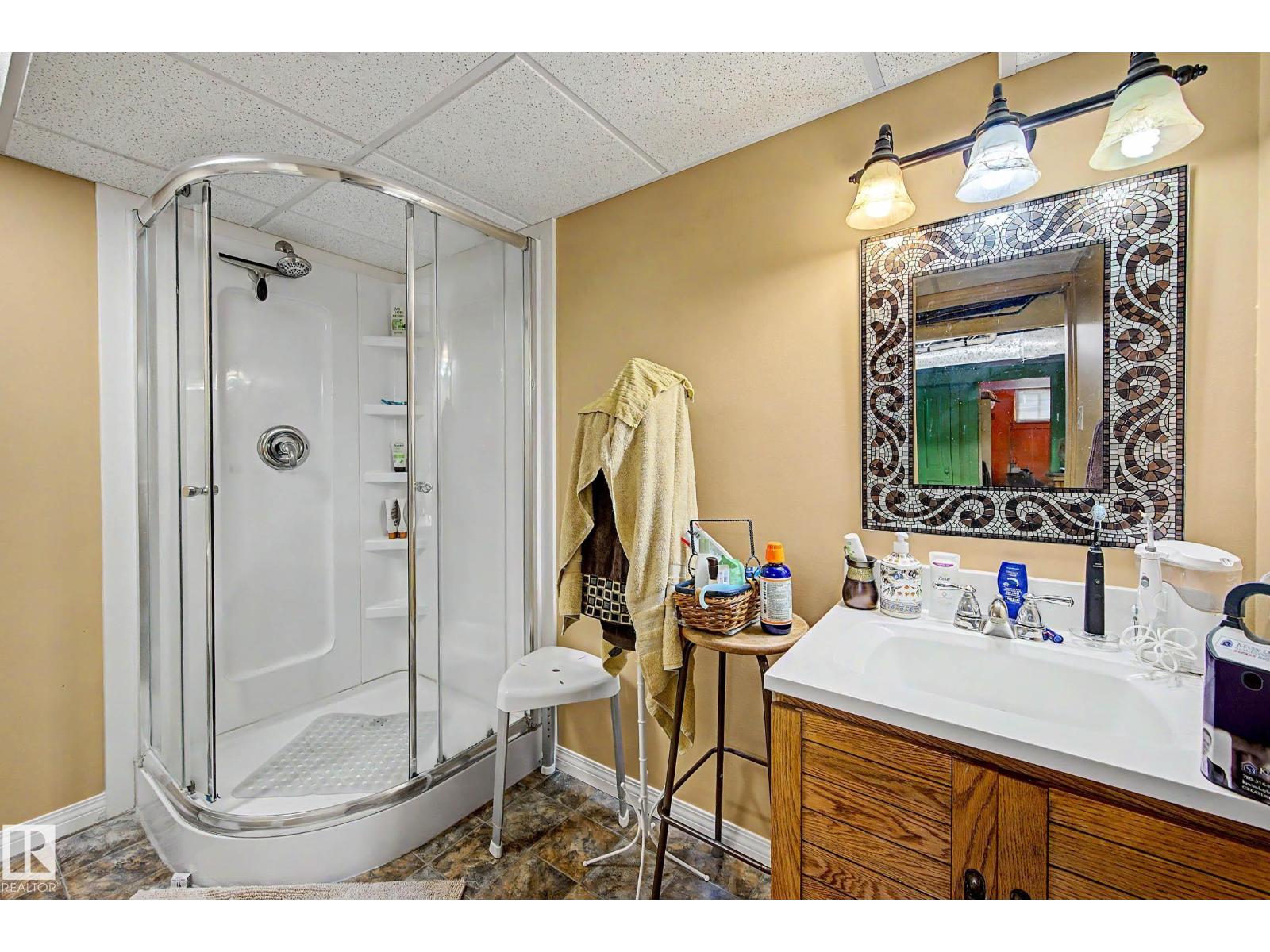 5320 49 Av Property Photo 43