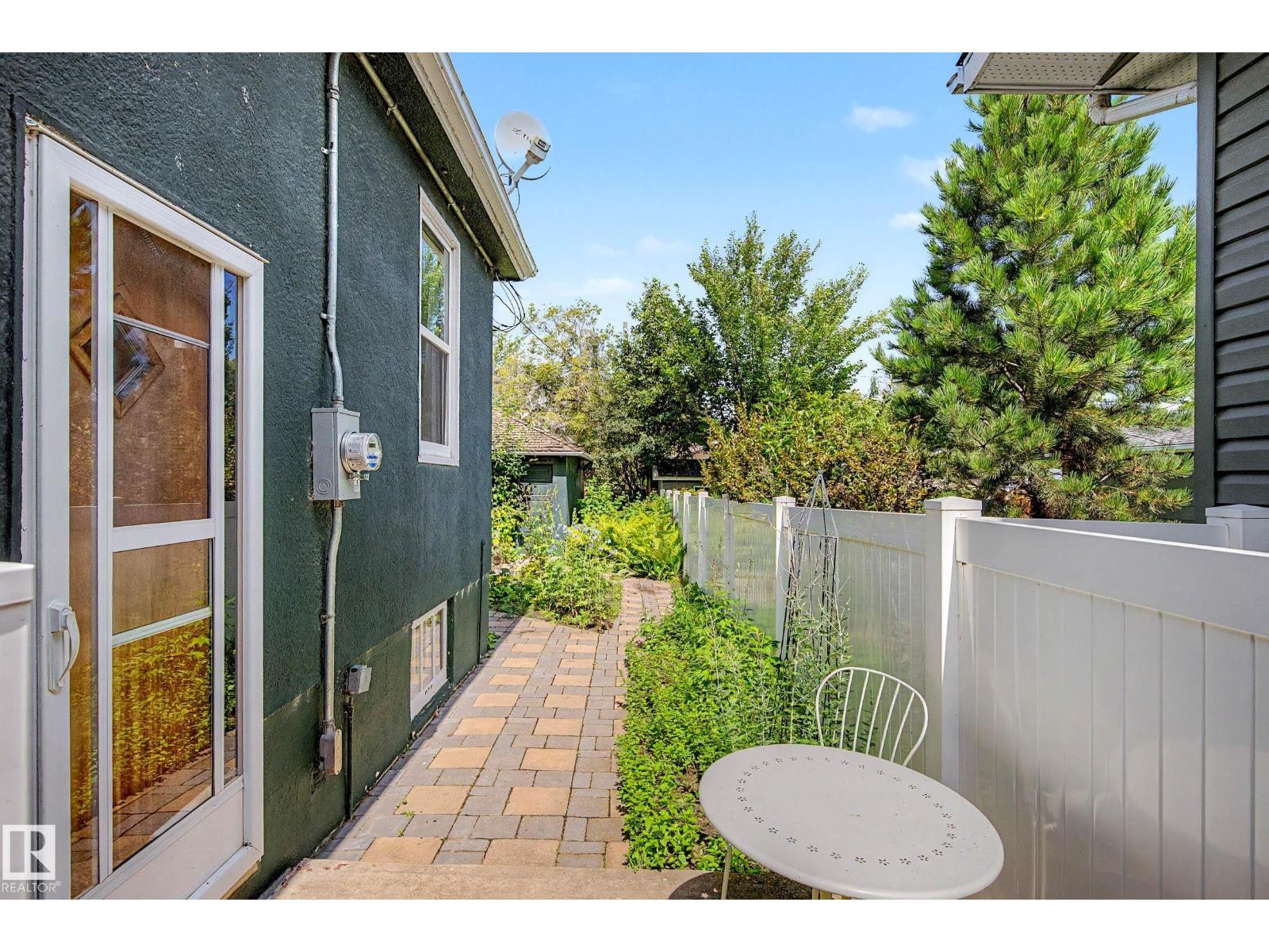 5320 49 Av Property Photo 45
