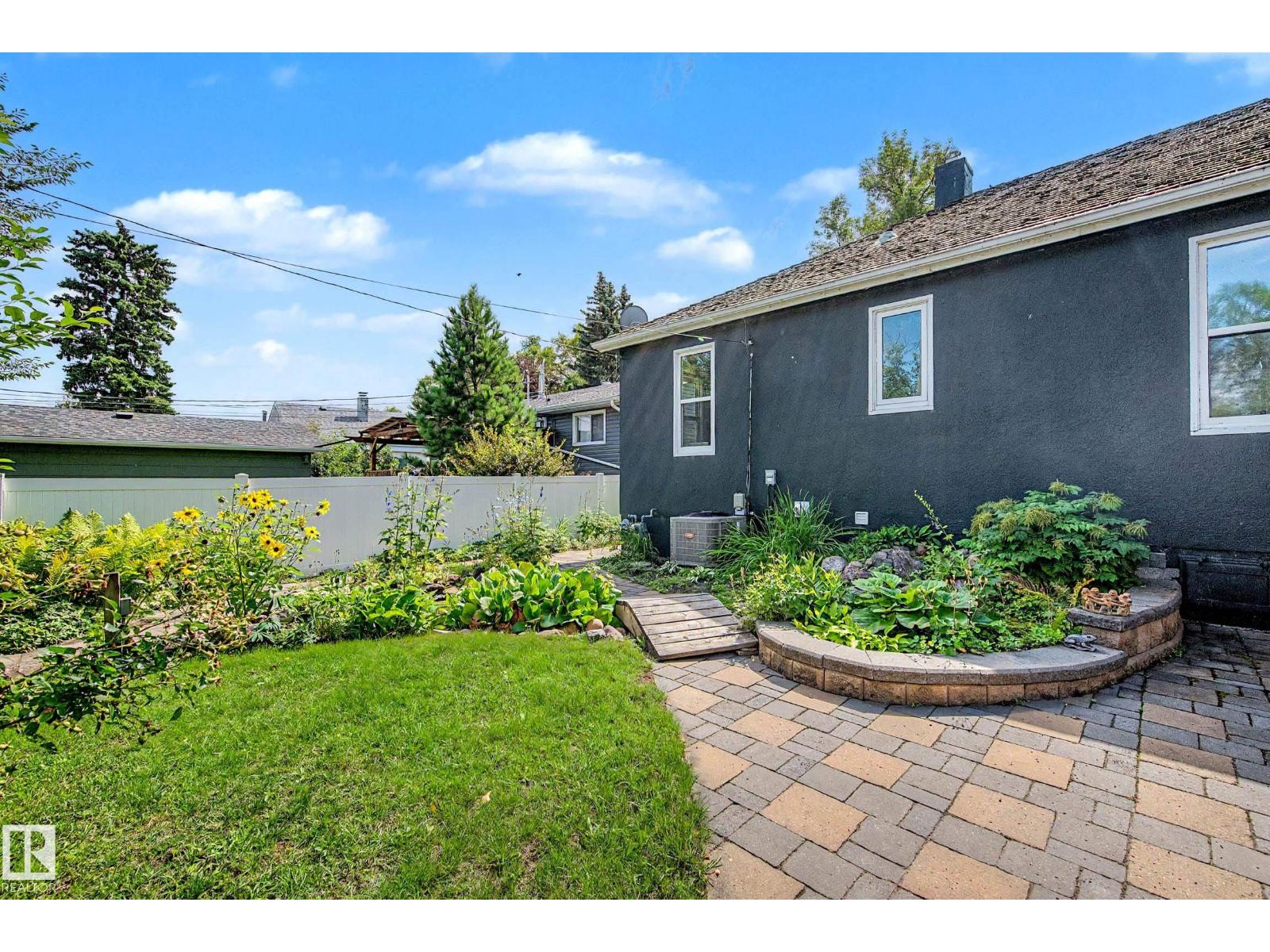 5320 49 Av Property Photo 49