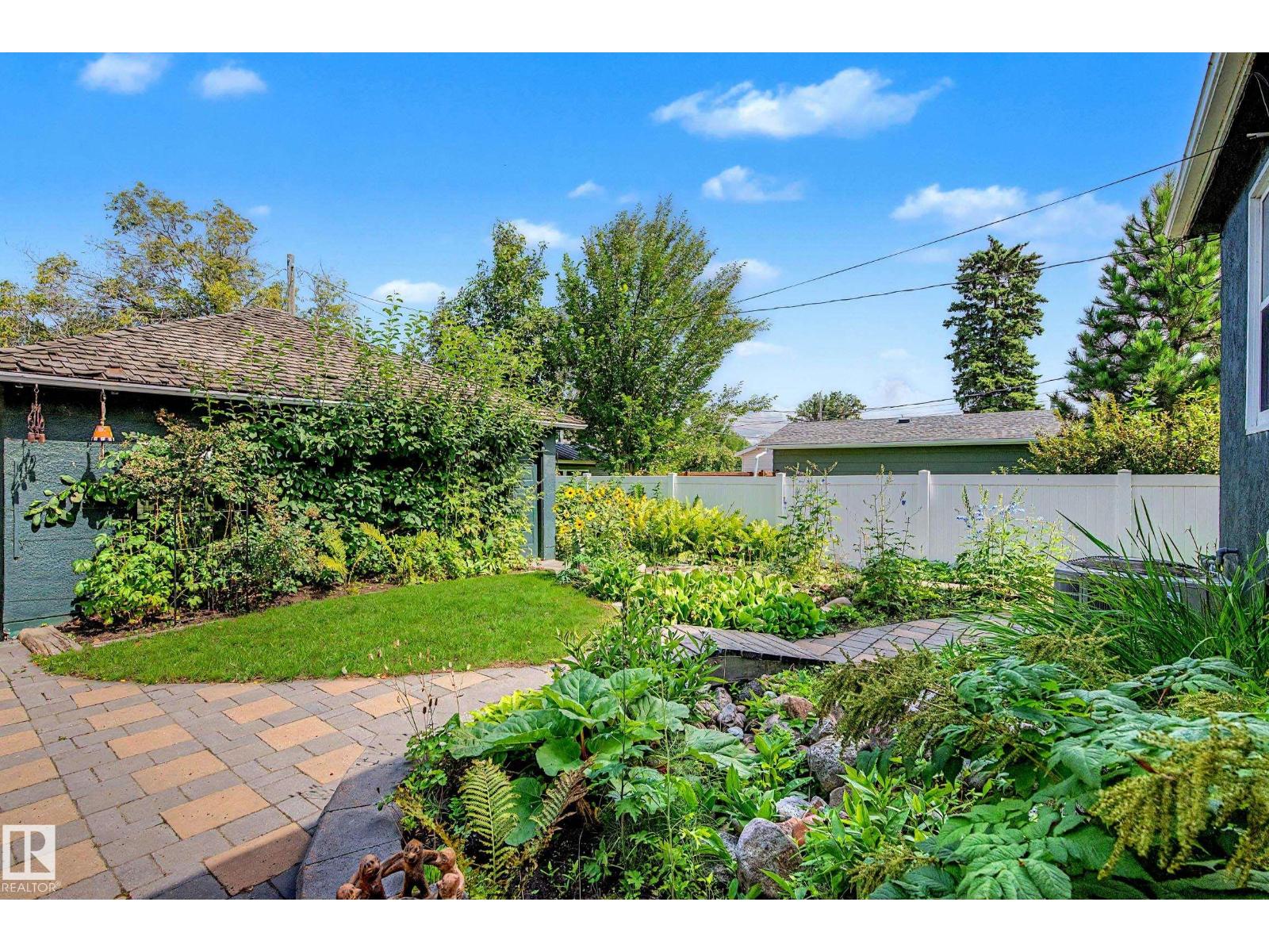 5320 49 Av Property Photo 50