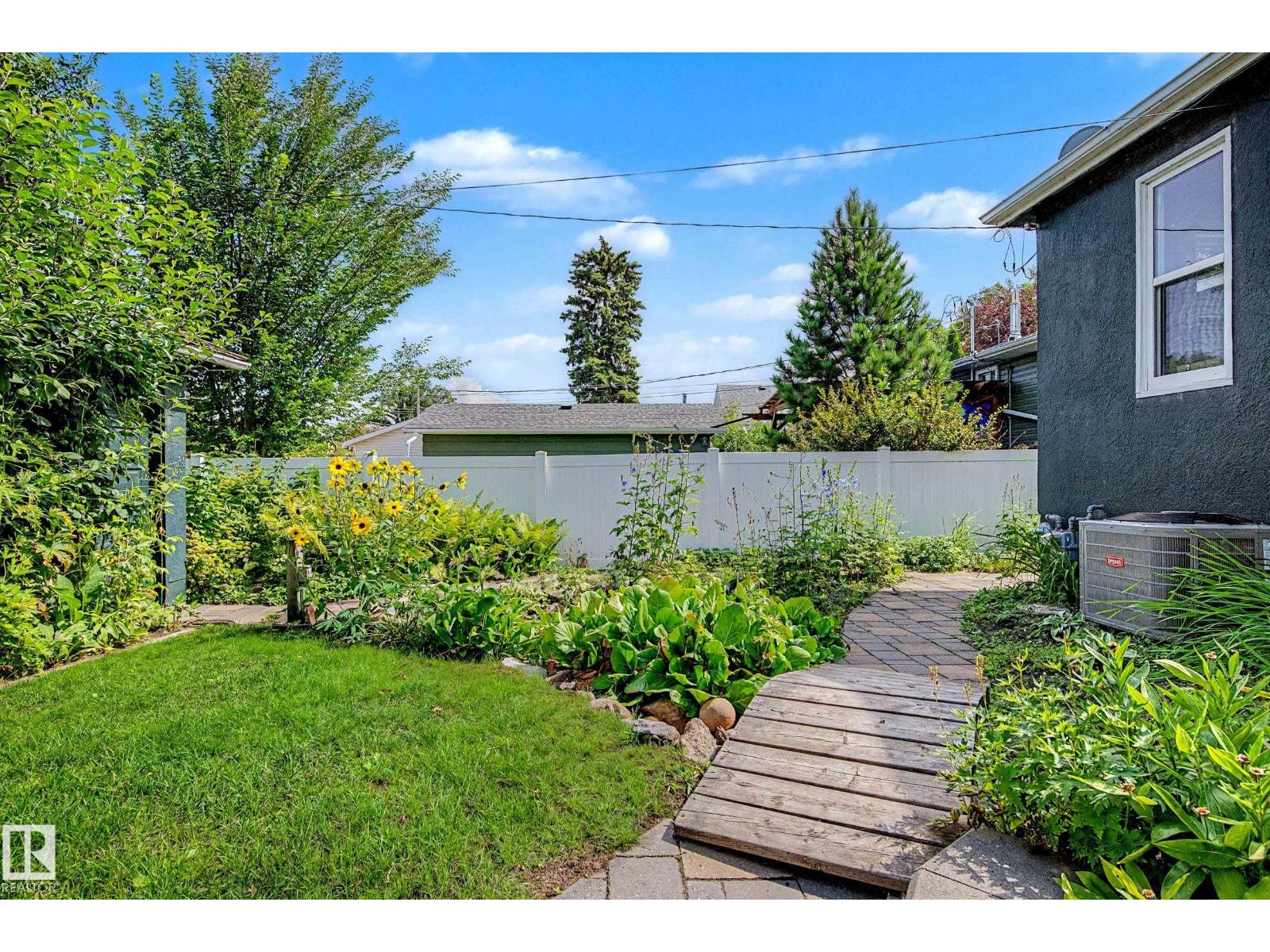 5320 49 Av Property Photo 51