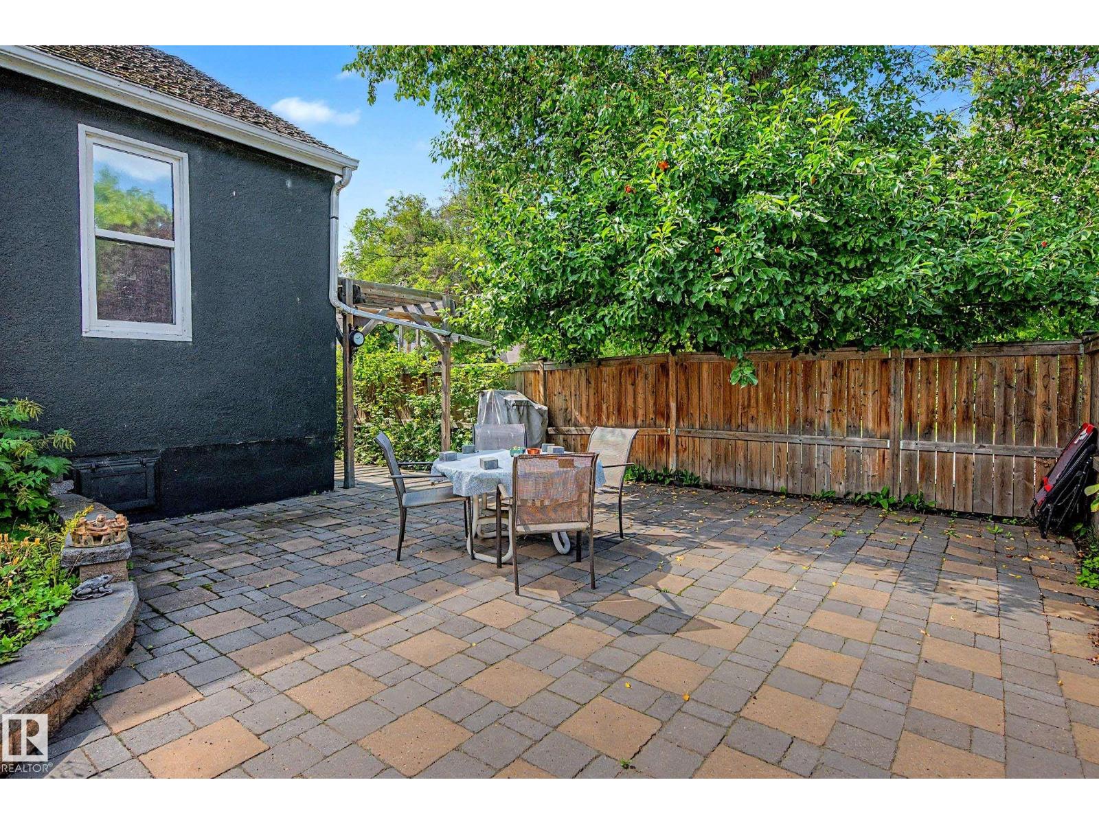 5320 49 Av Property Photo 52