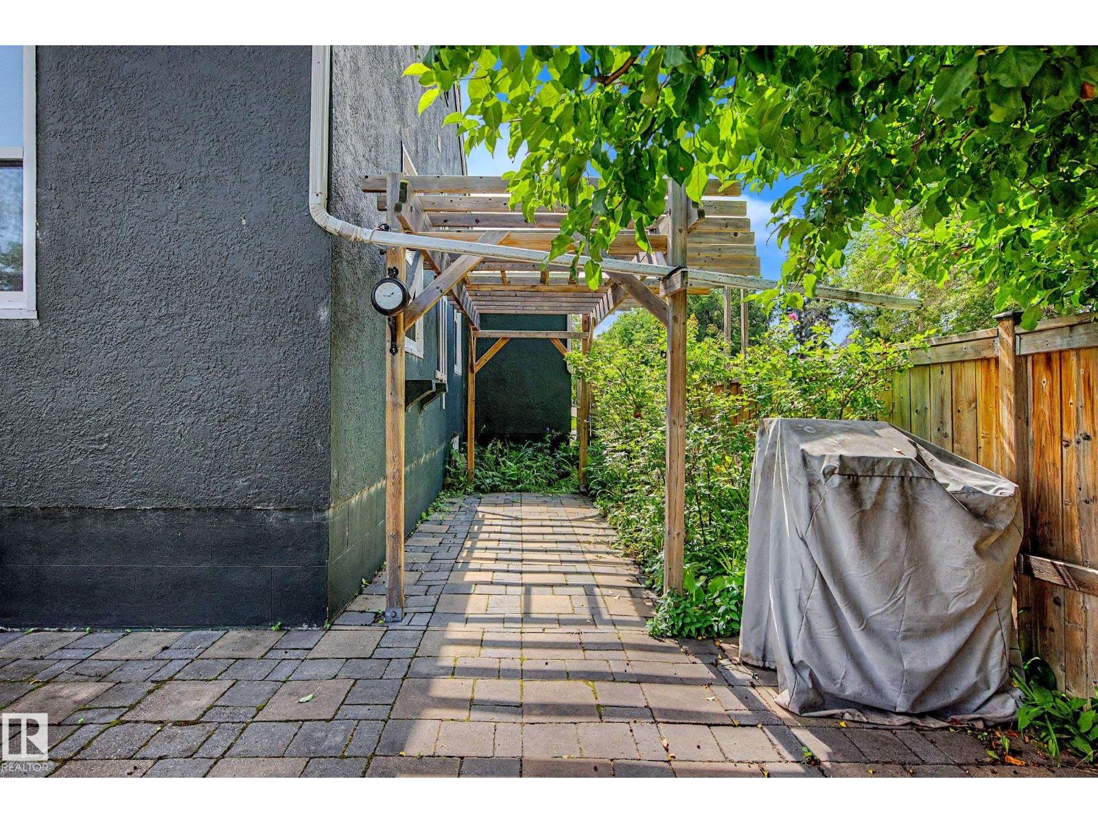 5320 49 Av Property Photo 53