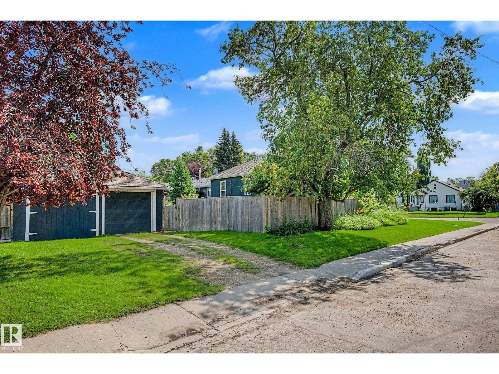 5320 49 Av Property Photo 57