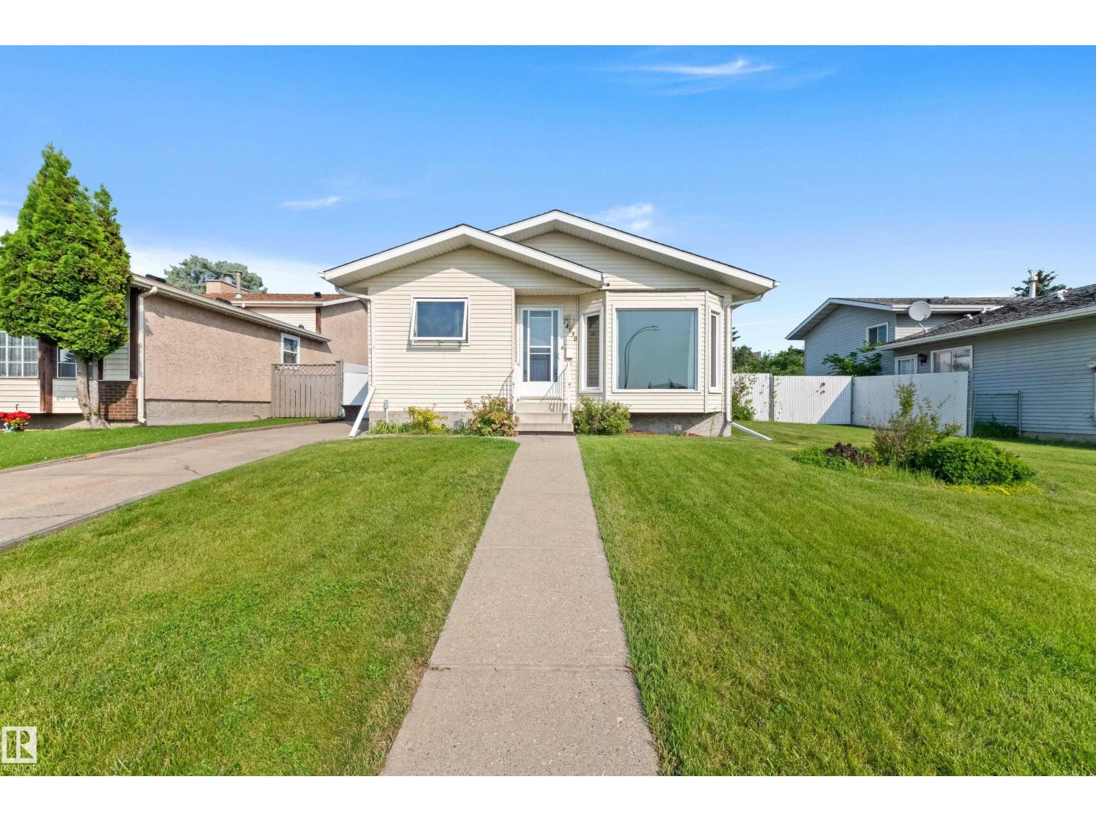 14538 37 St Nw Property Photo 1