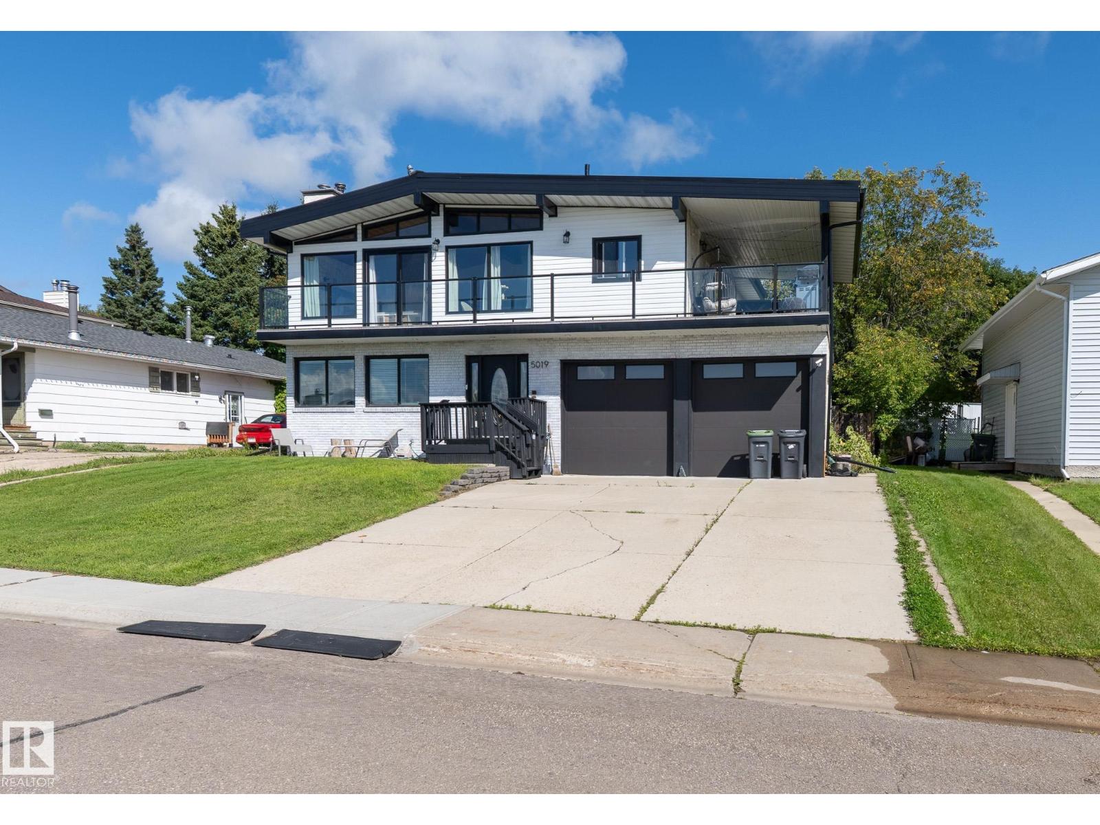 5019 42 St Property Photo 1