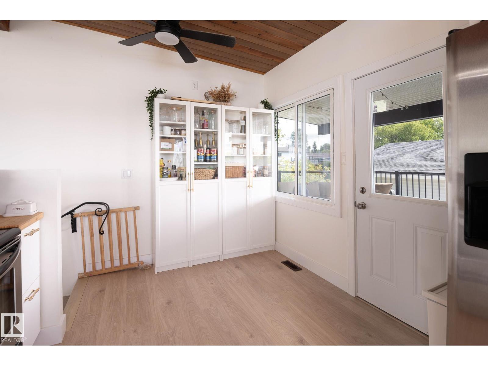 5019 42 St Property Photo 8
