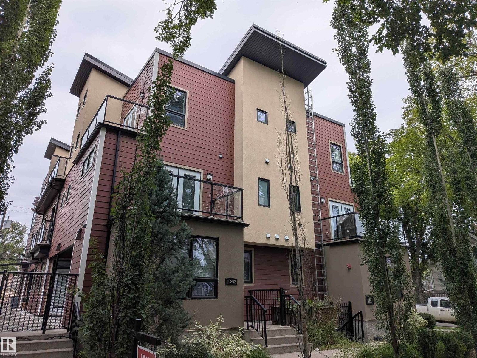 10806 83 AV NW