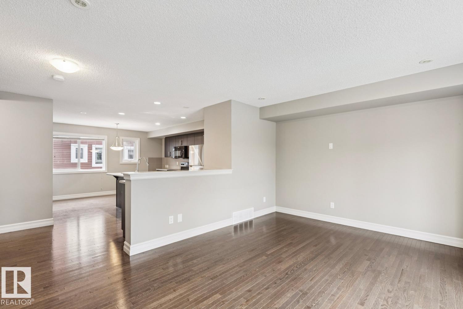 5409 3 Av Sw Property Photo 4