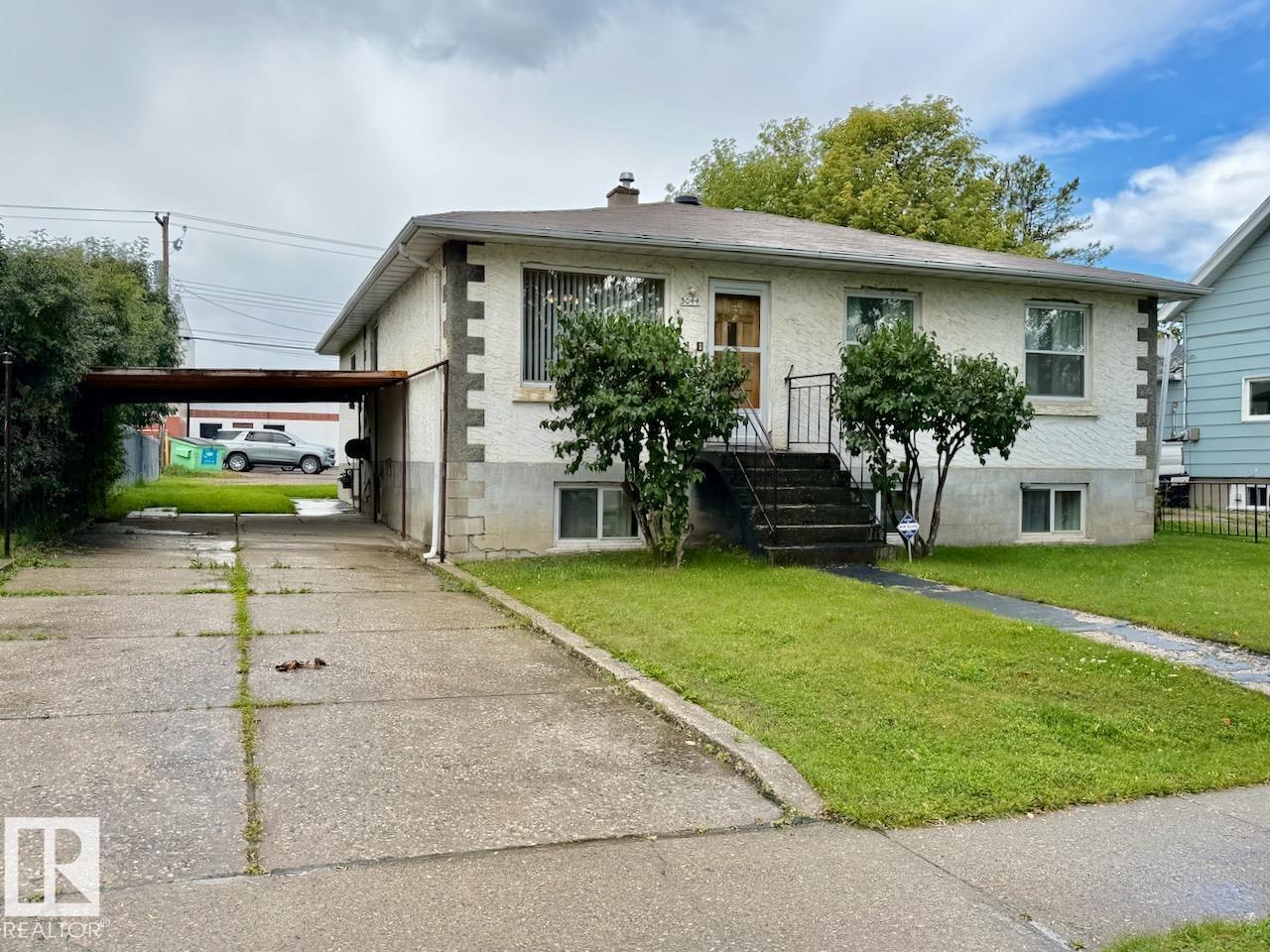 5044 49 St Property Photo 1