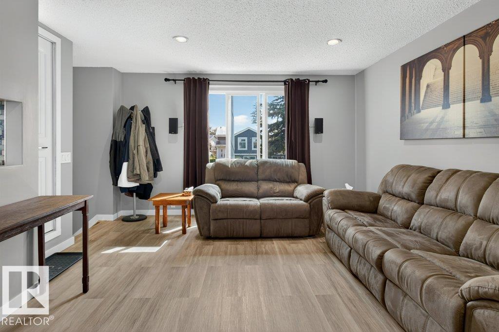 4624 36 Av Nw Property Photo 5