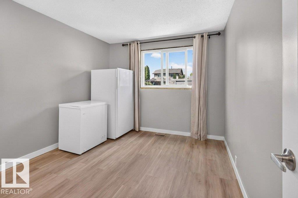 4624 36 Av Nw Property Photo 17