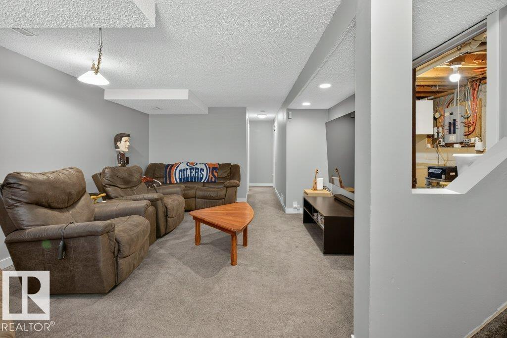 4624 36 Av Nw Property Photo 24
