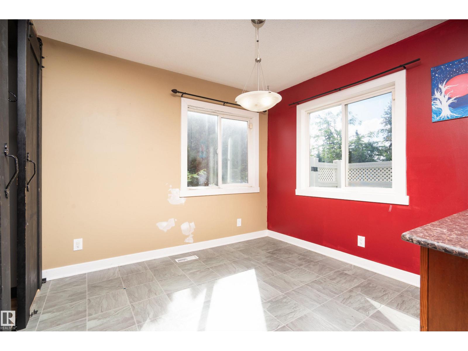 10330 76 St Nw Property Photo 11