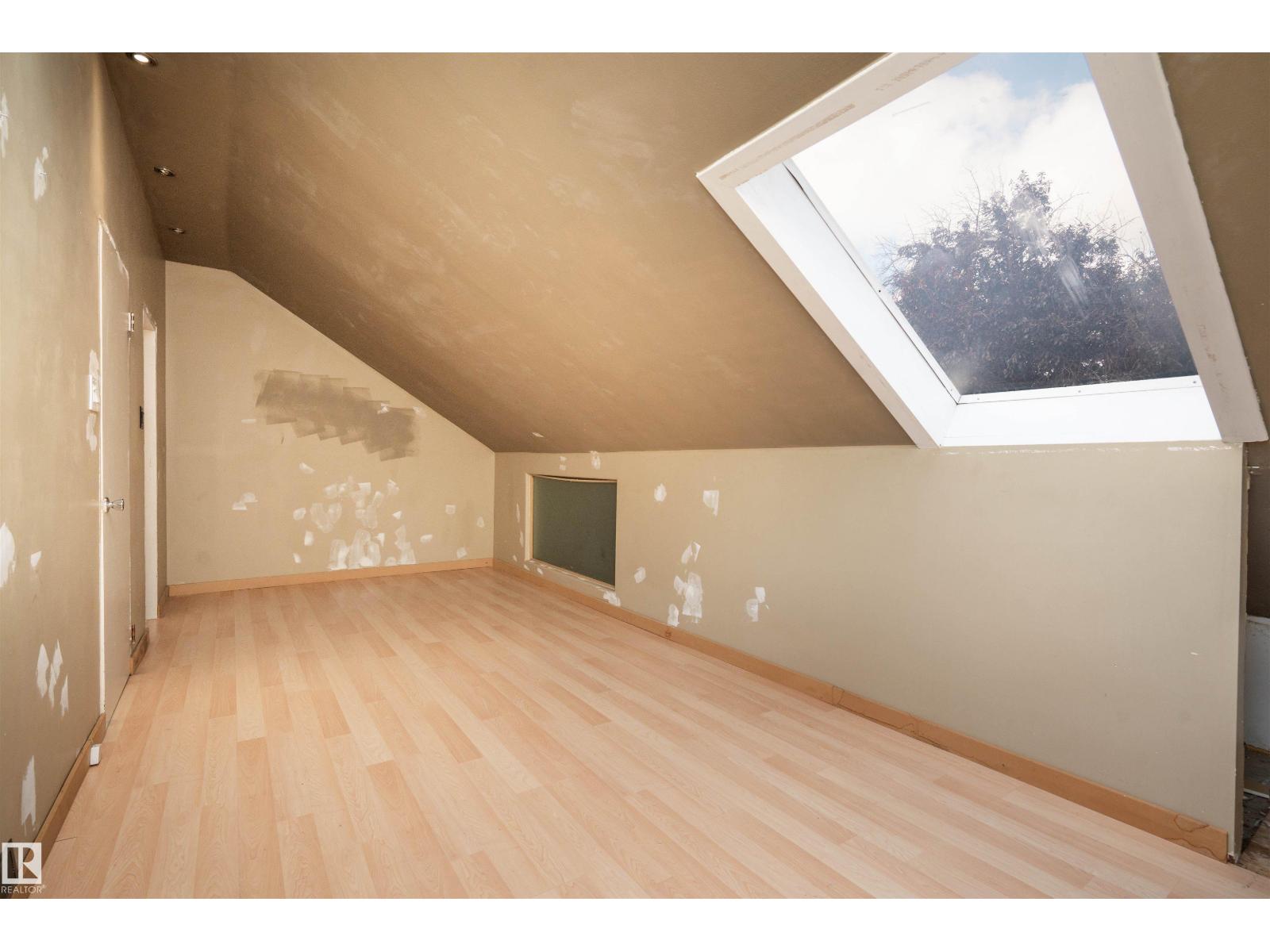 10330 76 St Nw Property Photo 17