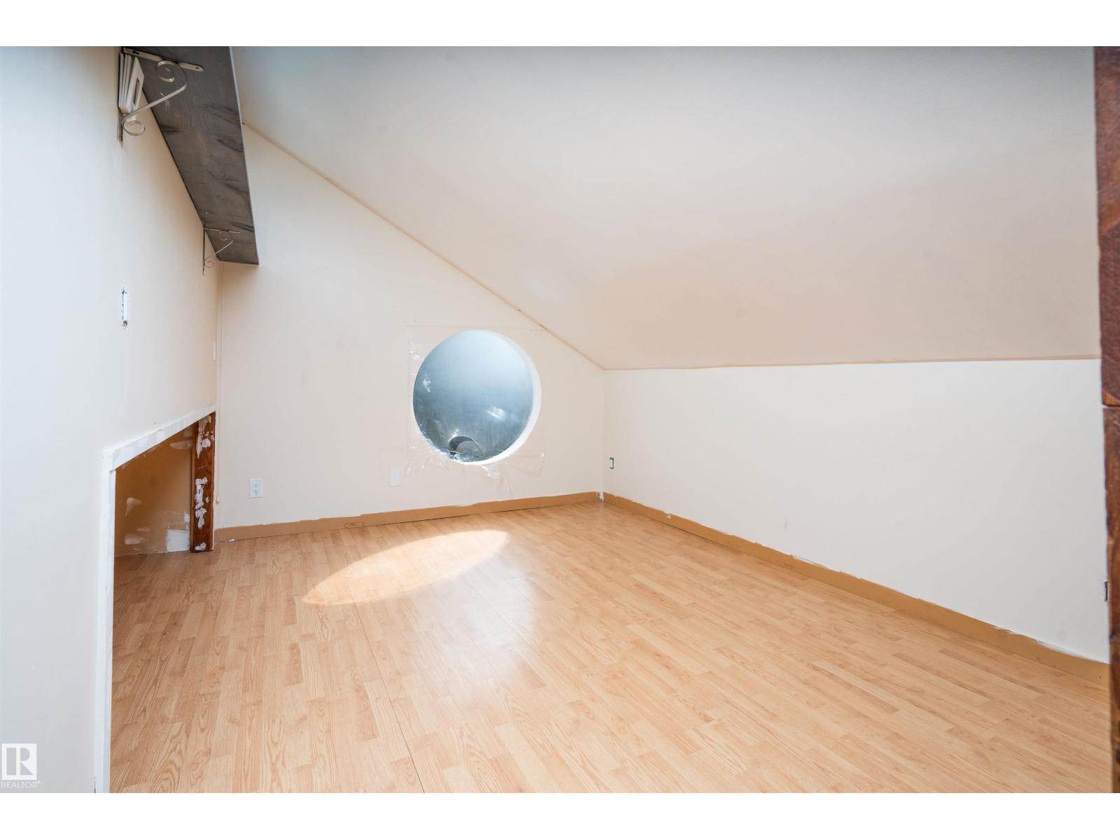 10330 76 St Nw Property Photo 20