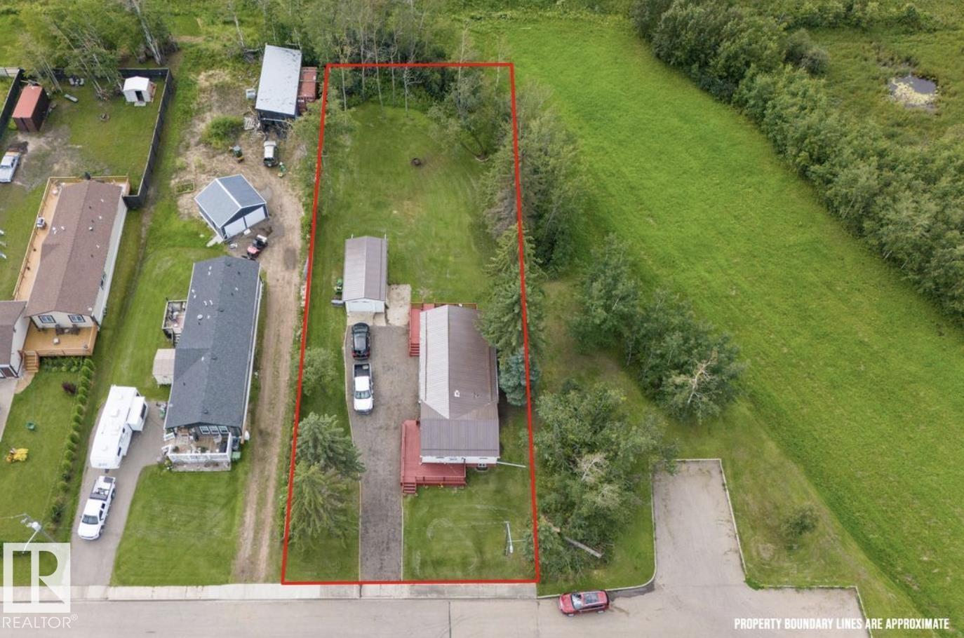 5409 45 St Property Photo 2