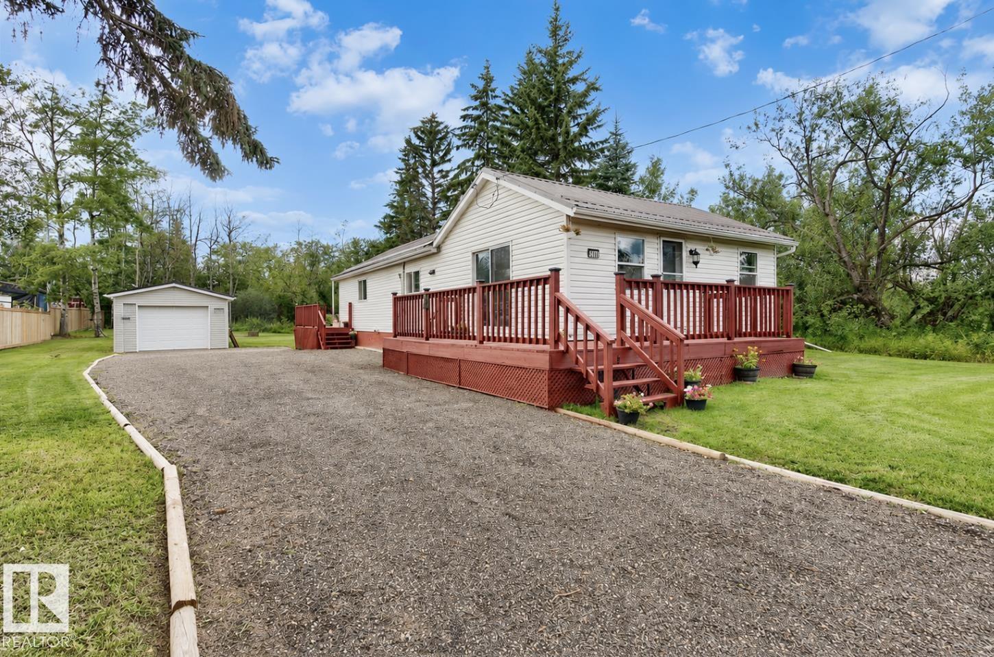 5409 45 St Property Photo 4